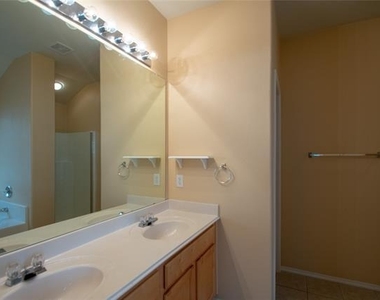 3725 Sapphire Street - Photo Thumbnail 13