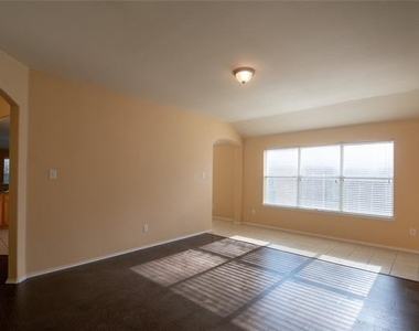 3725 Sapphire Street - Photo Thumbnail 5