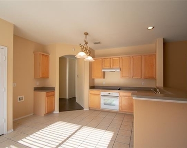 3725 Sapphire Street - Photo Thumbnail 6