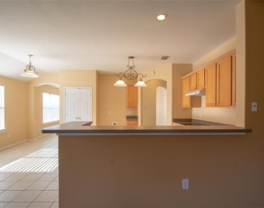 3725 Sapphire Street - Photo Thumbnail 15