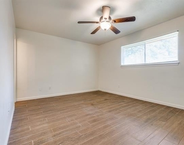406 Vance Street - Photo Thumbnail 12