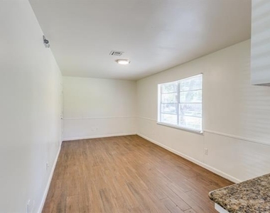 406 Vance Street - Photo Thumbnail 11
