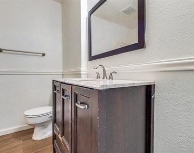406 Vance Street - Photo Thumbnail 17