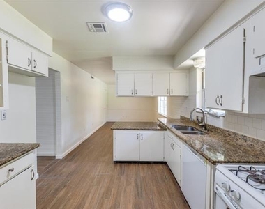 406 Vance Street - Photo Thumbnail 9