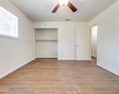 406 Vance Street - Photo Thumbnail 15