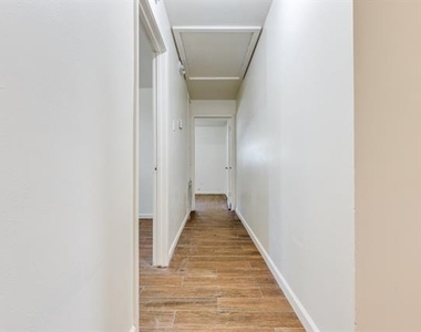 406 Vance Street - Photo Thumbnail 10