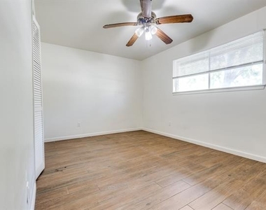 406 Vance Street - Photo Thumbnail 14