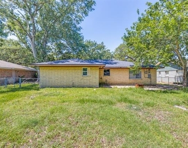 406 Vance Street - Photo Thumbnail 20