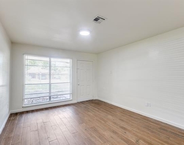 406 Vance Street - Photo Thumbnail 3
