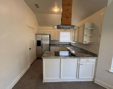 517 Meadowcrest Drive - Photo Thumbnail 6