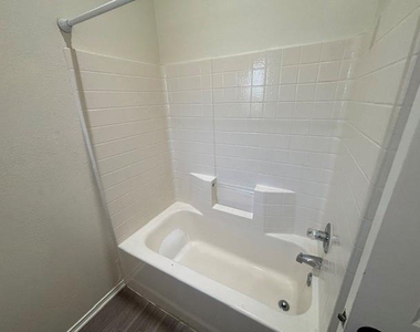 517 Meadowcrest Drive - Photo Thumbnail 17