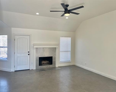 517 Meadowcrest Drive - Photo Thumbnail 2