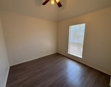 517 Meadowcrest Drive - Photo Thumbnail 15