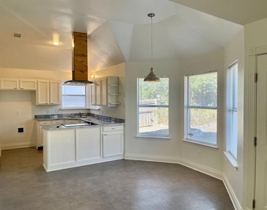 517 Meadowcrest Drive - Photo Thumbnail 5