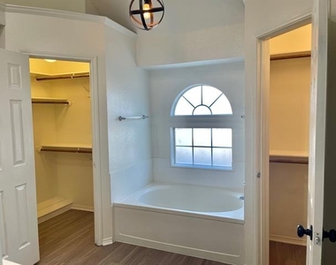 517 Meadowcrest Drive - Photo Thumbnail 13