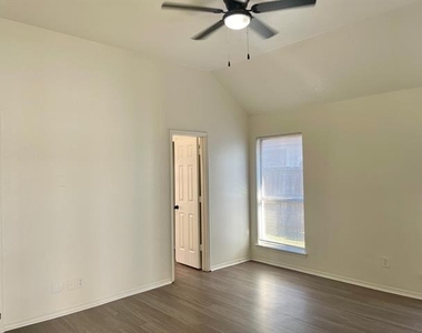 517 Meadowcrest Drive - Photo Thumbnail 12