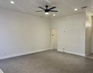 517 Meadowcrest Drive - Photo Thumbnail 3