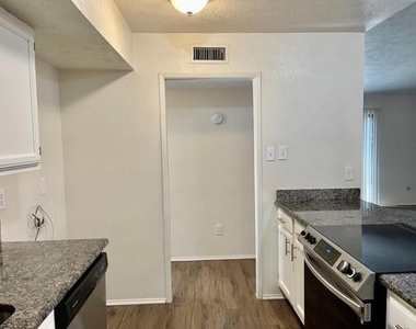 4020 Blue Flag Lane - Photo Thumbnail 9