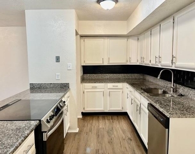 4020 Blue Flag Lane - Photo Thumbnail 7