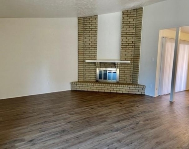 4020 Blue Flag Lane - Photo Thumbnail 2