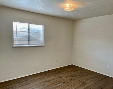 4020 Blue Flag Lane - Photo Thumbnail 14