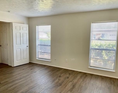 4020 Blue Flag Lane - Photo Thumbnail 18