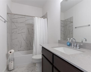 5200 Woodway Drive - Photo Thumbnail 12