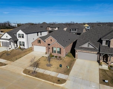 5200 Woodway Drive - Photo Thumbnail 1