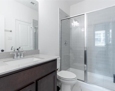 5200 Woodway Drive - Photo Thumbnail 14