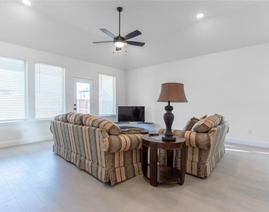 5200 Woodway Drive - Photo Thumbnail 5
