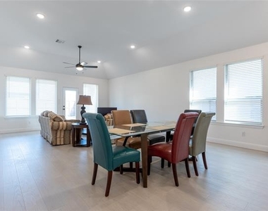 5200 Woodway Drive - Photo Thumbnail 7