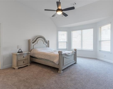 5200 Woodway Drive - Photo Thumbnail 15