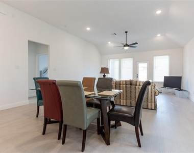 5200 Woodway Drive - Photo Thumbnail 6