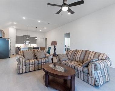 5200 Woodway Drive - Photo Thumbnail 8