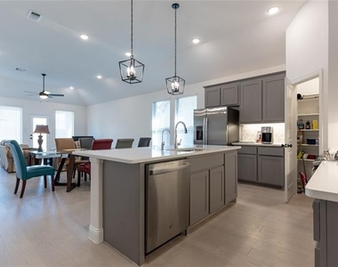5200 Woodway Drive - Photo Thumbnail 4