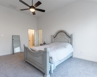5200 Woodway Drive - Photo Thumbnail 16