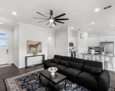 7627 Hudson Way - Photo Thumbnail 8