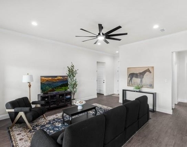 7627 Hudson Way - Photo Thumbnail 7
