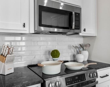 7627 Hudson Way - Photo Thumbnail 12