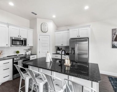 7627 Hudson Way - Photo Thumbnail 9