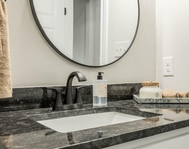 7627 Hudson Way - Photo Thumbnail 33