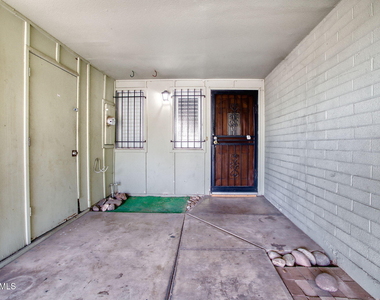 1907 W Belmont Avenue - Photo Thumbnail 3