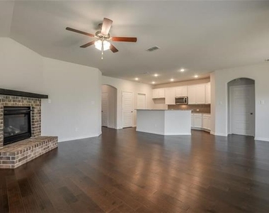 1829 Meadow Trail Lane - Photo Thumbnail 4