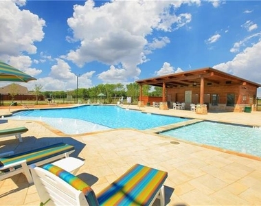 1829 Meadow Trail Lane - Photo Thumbnail 12