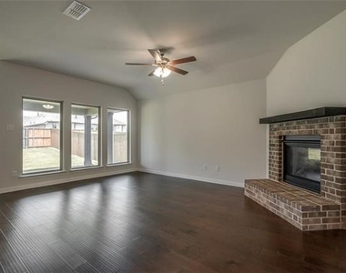 1829 Meadow Trail Lane - Photo Thumbnail 5