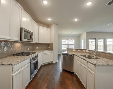 1829 Meadow Trail Lane - Photo Thumbnail 2