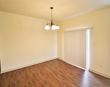 112 Bridle Court - Photo Thumbnail 6