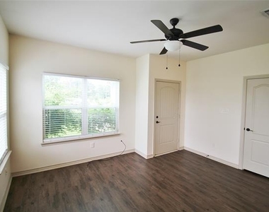 112 Bridle Court - Photo Thumbnail 4
