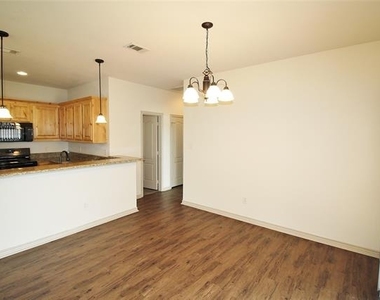 112 Bridle Court - Photo Thumbnail 5