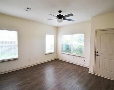 112 Bridle Court - Photo Thumbnail 1